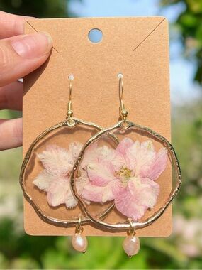E3 Resin Floral Hoop Earrings with Pink Pressed Flowers and Pearl Drop